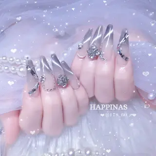 ネイル HAPPINAS🎀  れん🖤痛ネイルのネイルデザイン