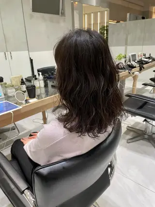 セミロング オリーブ カラー✨有坂映哉のヘアスタイル