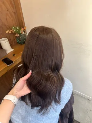 ミディアム 塩川ももこ/ 自然な縮毛矯正のヘアスタイル