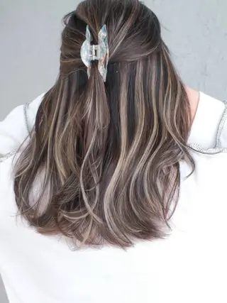 セミロング カラー Mariana/ 鶴原-ハイライトのヘアスタイル