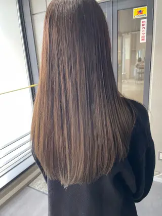 ロング カラー 💓パーマ，💗 レイヤーカットのヘアスタイル