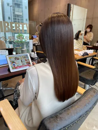 ロング 平栗 篤のヘアスタイル