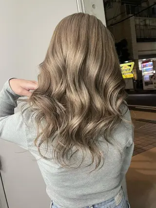ロング 岡留 愛美のヘアスタイル