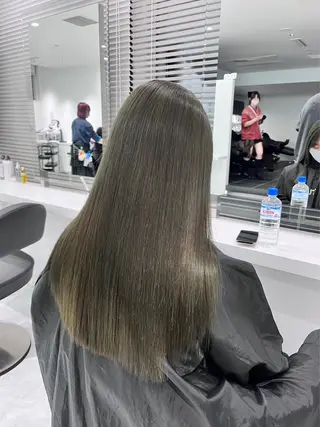 セミロング カラー ヘアアレンジ 🫧モテる💗ダメー ジレスハイトーン🫧のヘアスタイル