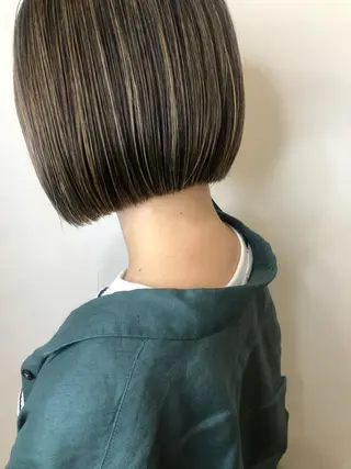 ショート カラー 結べるレイヤーボブ くびれLady表参道のヘアスタイル