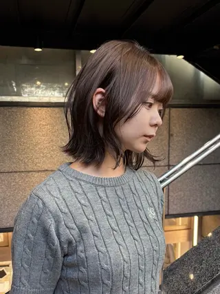 ミディアム カラー 印藤 菜羽のヘアスタイル