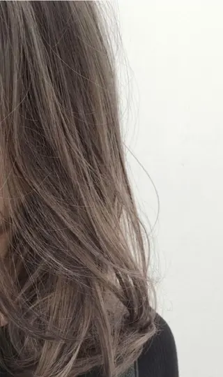 ロング カラー ニシキオリ ユウキのヘアスタイル