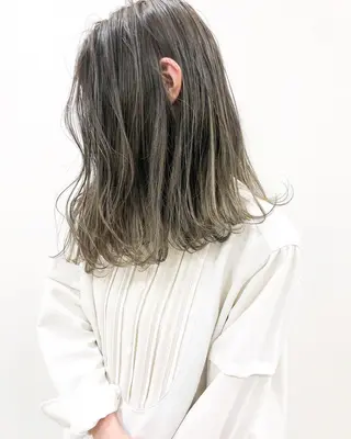 セミロング 顔まわり／髪質改 善／白髪ぼかし／中山のヘアスタイル