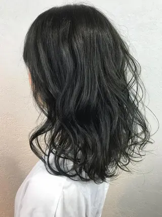 セミロング カラー デザインカラー🌈 高木リョウのヘアスタイル