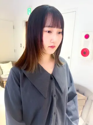 ミディアム 菅沼 紀世／顔周りレイヤーのヘアスタイル