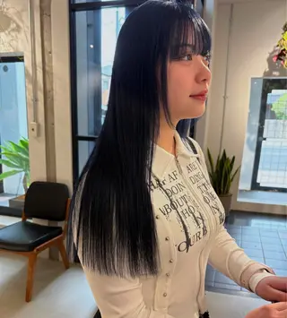ロング Yui⭐️ 透け感カラーのヘアスタイル