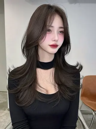 ロング mao🖤顔周り／ レイヤー／髪質改善のヘアスタイル