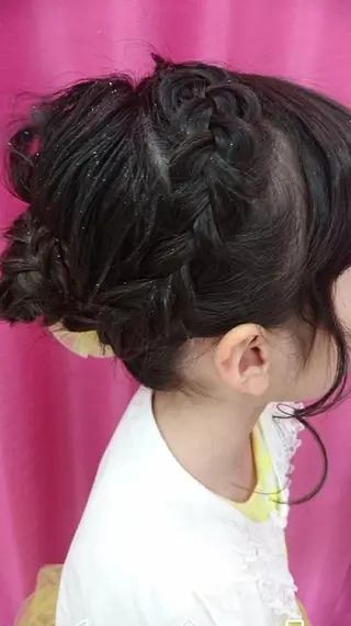 ヘアアレンジ キッズ ロング 工藤 マユナのヘアスタイル