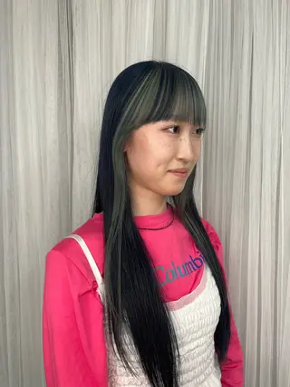 ロング 手塚 由佳のヘアスタイル