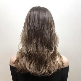 ミディアム TOMOKA 艶髪/透明感カラーのヘアスタイル