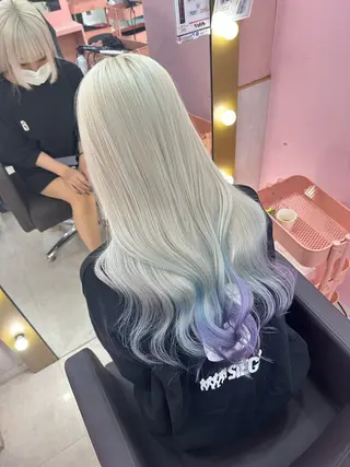 ロング カラー 2次元カラー/ ブリーチMANATOのヘアスタイル