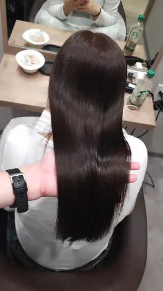 ロング カラー 縮毛矯正をしている人 のためのカラーのヘアスタイル