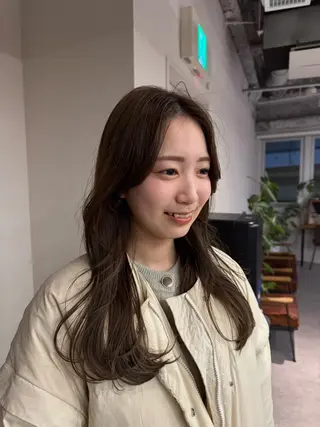 ロング まほ/レイヤーカット 🍒🤍透明感カラーのヘアスタイル