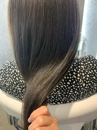 ロング カラー 山下 千明のヘアスタイル
