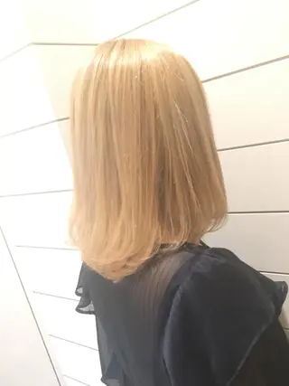 セミロング カラー 鍵山 千秋のヘアスタイル