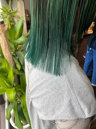 ミディアム カラー オカモト ミユウのヘアスタイル