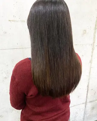 ロング 秋月 亜耶のヘアスタイル