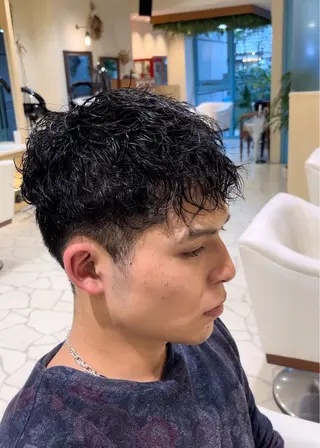 ショート パーマ メンズ 山口 陸のヘアスタイル