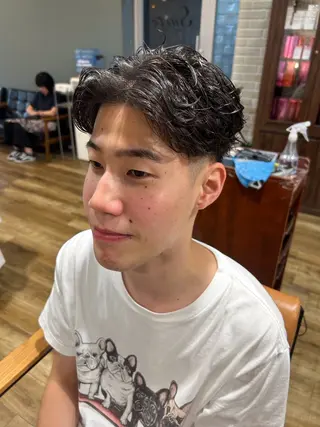 ミディアム パーマ メンズ 鶴田 将清のヘアスタイル