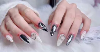 ネイル AKIKO ネイルサロンのネイルデザイン