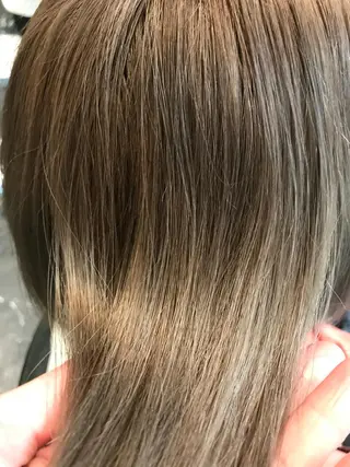 ミディアム サイレント美容師 アイリィのヘアスタイル