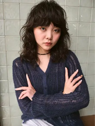 セミロング パーマ (h)wim ウィムのヘアスタイル