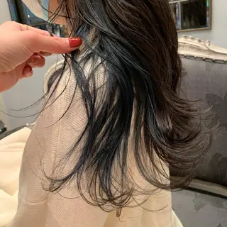 ロング カラー SAKINO． ベージュカラーのヘアスタイル