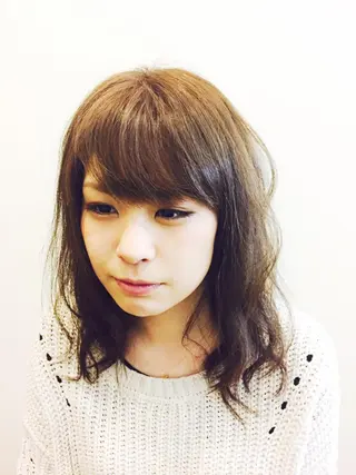 ミディアム 吉川 茉由子のヘアスタイル