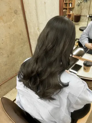 ロング カラー 顔周りレイヤー/ ふわあいりのヘアスタイル