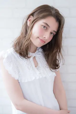 ミディアム 澤崎 智代のヘアスタイル