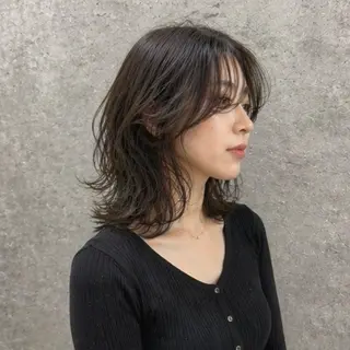 ミディアム 小島 咲音/艶カラー /レイヤー/縮毛矯正のヘアスタイル