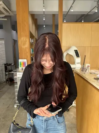 ミディアム miloc MOMOKAのヘアスタイル