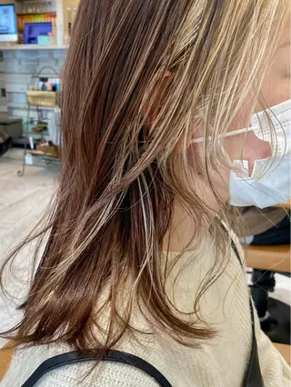 セミロング カラー iizuka akiのヘアスタイル