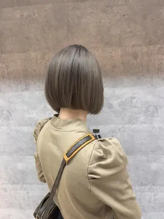 ショート カラー アンダーバーホワイト 堺東店のヘアスタイル