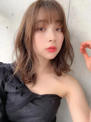 ミディアム カラー レイヤーカット 透明感カラーのヘアスタイル