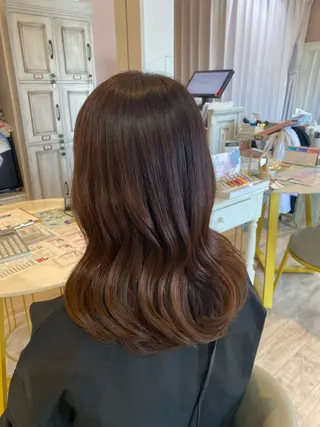 ミディアム かまだ しおりのヘアスタイル