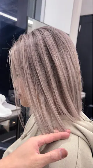 ミディアム 渋谷ハイトーン/ デザインカラー阿部のヘアスタイル