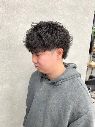 パーマ メンズ 女子ウケNo.1メン ズヘアー流行先端🔥のヘアスタイル