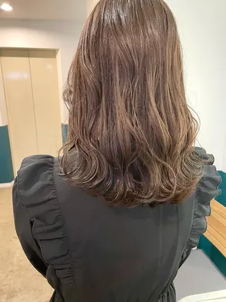 セミロング カラー mizu🐾 hair braceのヘアスタイル