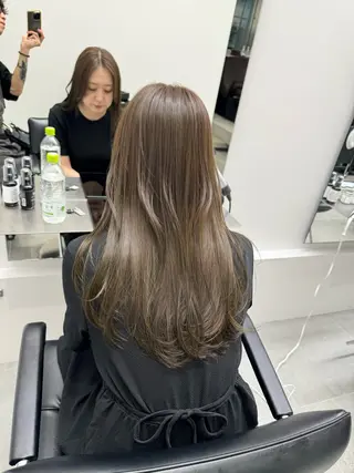 ロング カラー ブリーチなし 寒色カラーのヘアスタイル