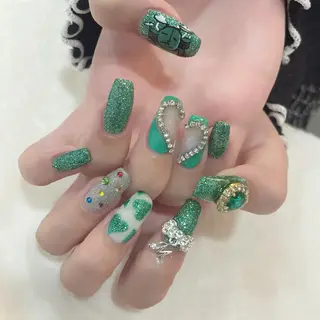 ネイル 中牟田 彩水のネイルデザイン