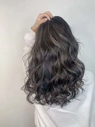 セミロング カラー _WHITE 天王寺のヘアスタイル