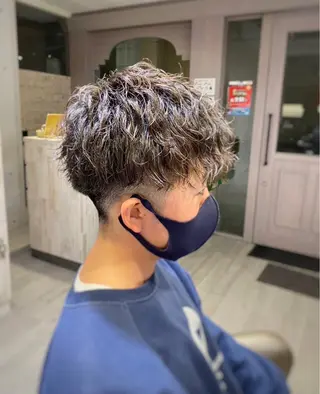 ミディアム パーマ メンズ 岡本 勇輝のヘアスタイル