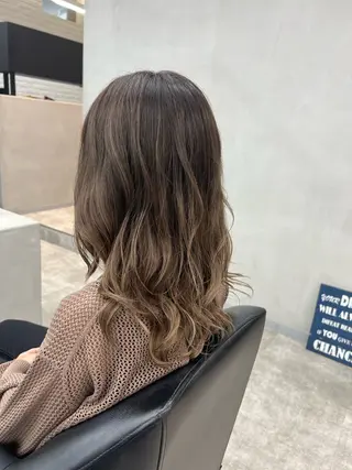 ロング カラー 畑中 咲穂のヘアスタイル