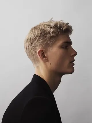 ショート メンズ 縮毛矯正をしている人 のためのカラーのヘアスタイル